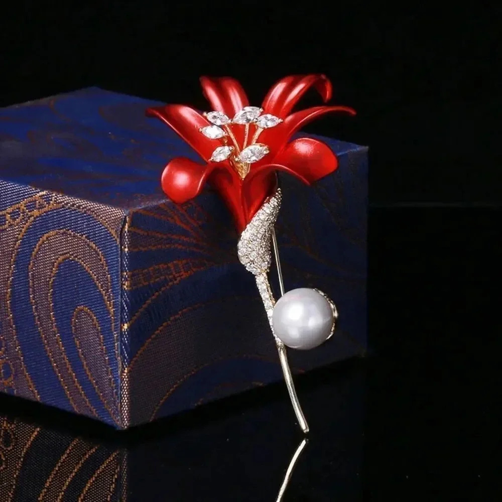 VQ Flower Brooch - Picture 2 of 7